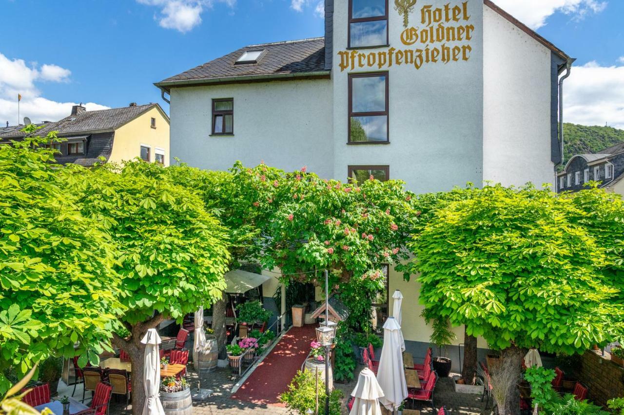 Goldener Pfropfenzieher Oberwesel Buitenkant foto