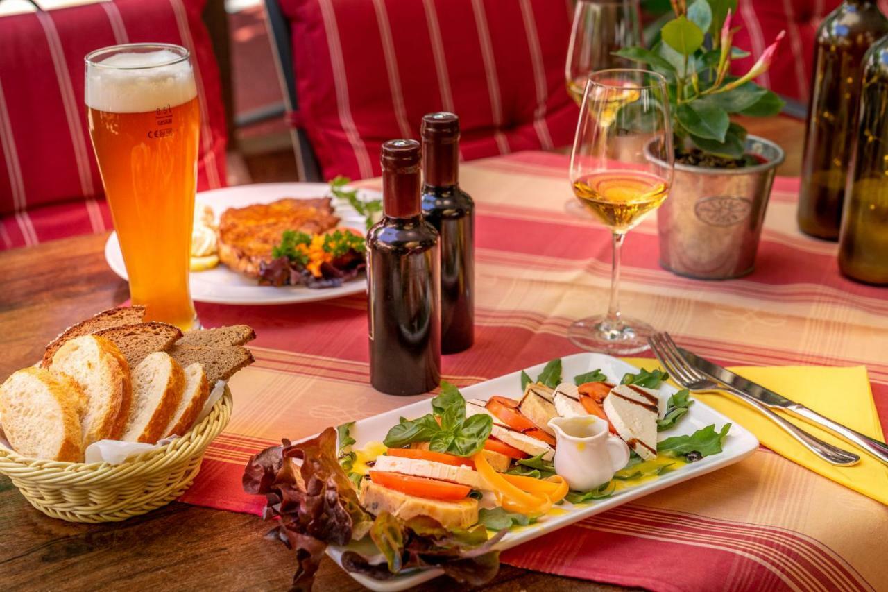 Goldener Pfropfenzieher Oberwesel Buitenkant foto