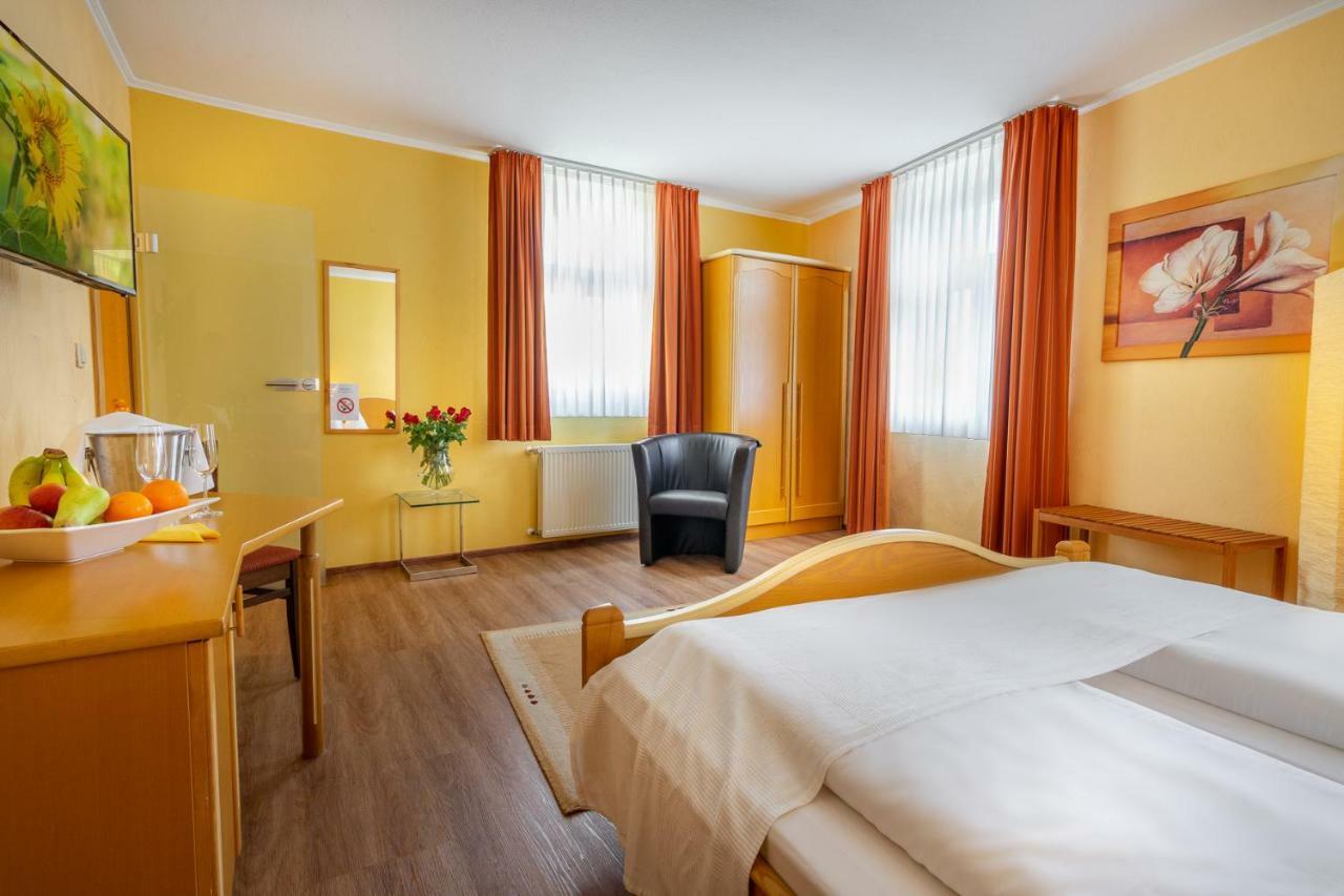 Goldener Pfropfenzieher Oberwesel Buitenkant foto